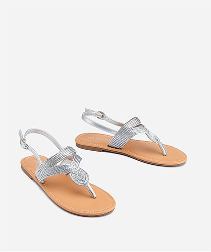 sandalia plana plateada